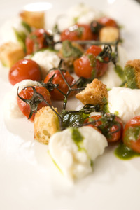 Burrata_with_roasted_tomatoes_basil